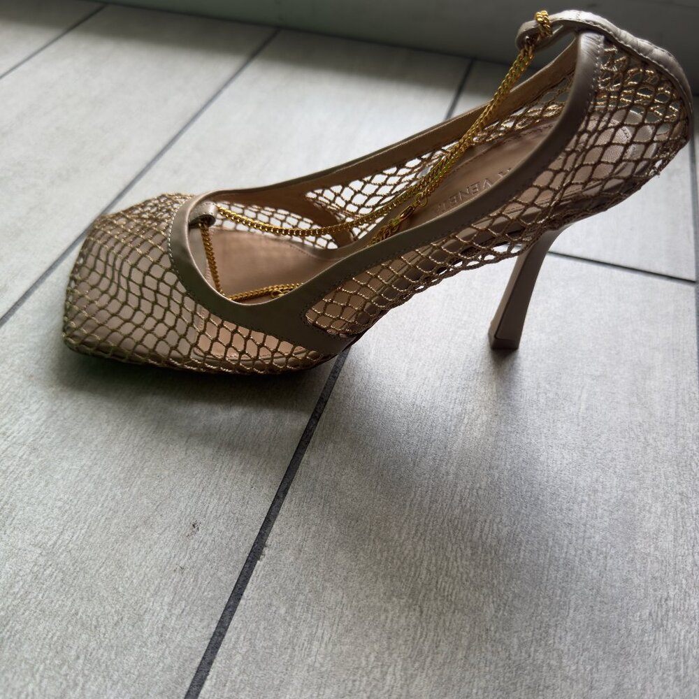 NWT BOTTEGA VENETA BEIGE STRETCH MESH PUMP - Picture 13 of 15